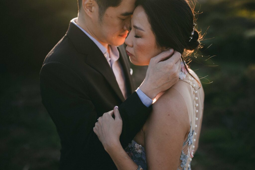 glowing sunset portrait for couple at sugarloaf rock